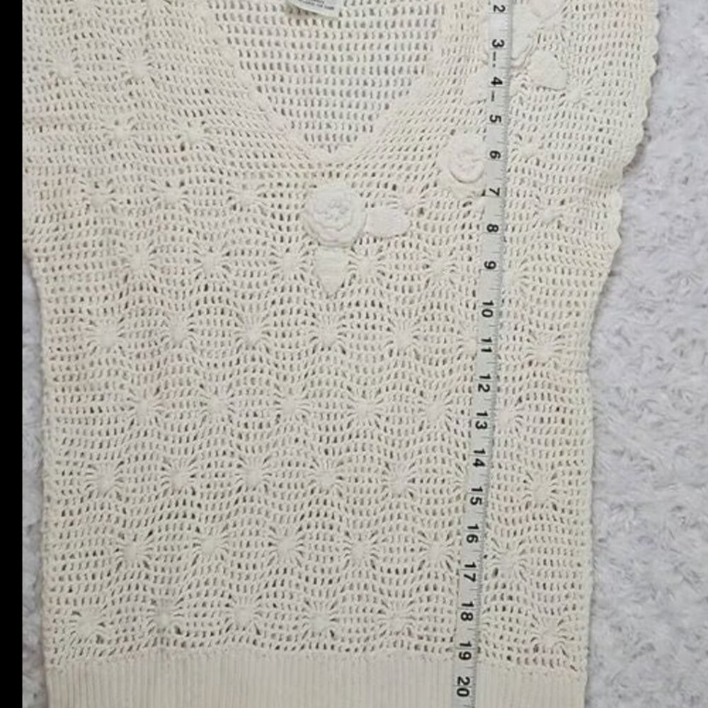 Vintage Parrimello Open Knit Cream Sleeveless Top with Roses